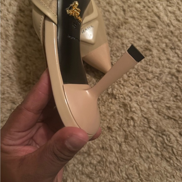 Prada - Picture 8 of 10